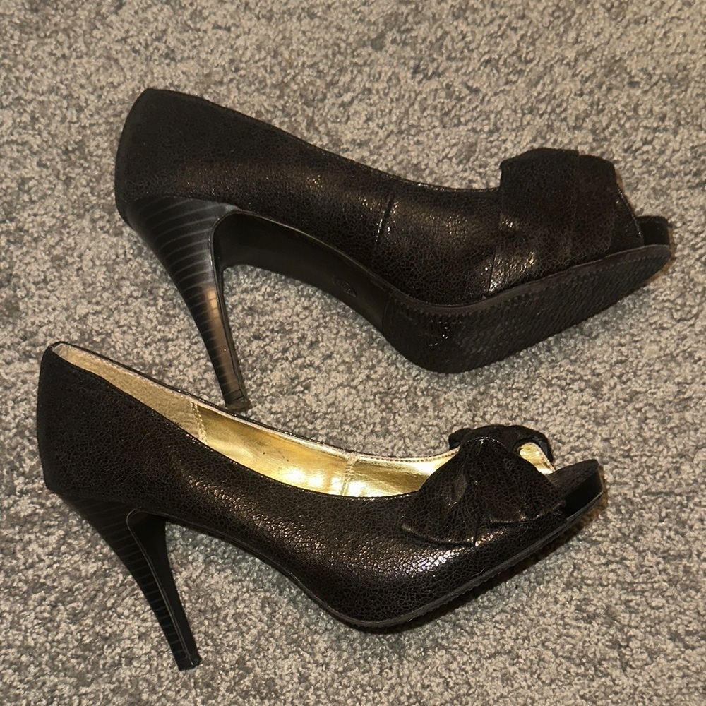 Xhilaration Black Bow Peep-Toe Heels - Picture 2 of 4